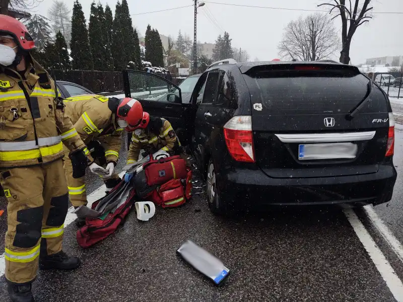 Nowy Sącz: Kraksa na ul. Lwowskiej. Jedna osoba trafiła do szpitala