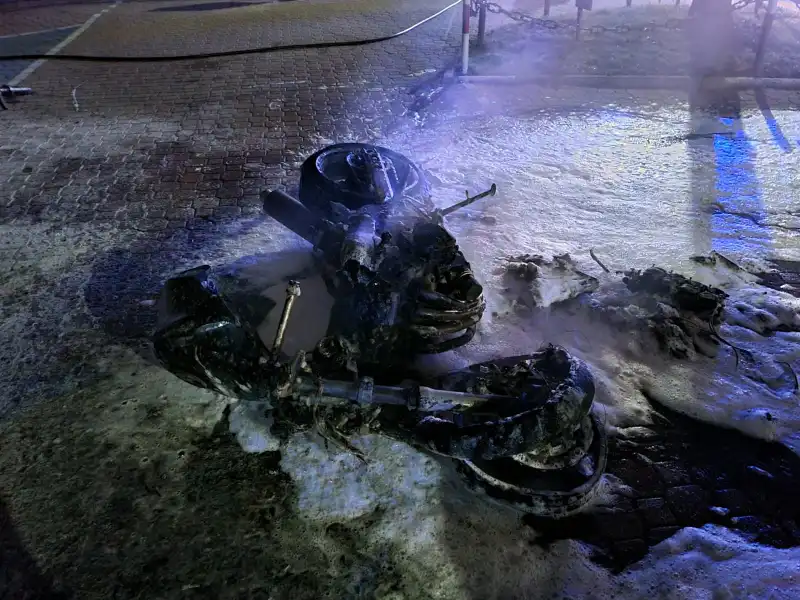 Pożar w Krynicy-Zdroju na ul. Kraszewskiego. Płonął motocykl