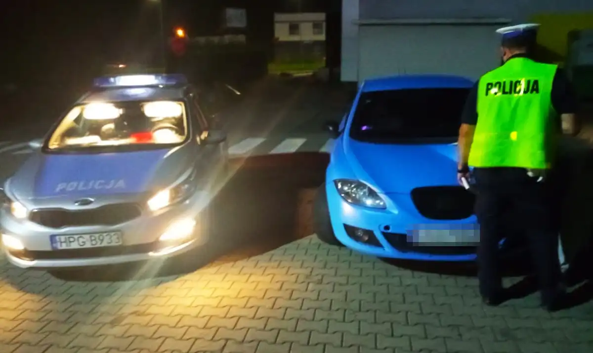 Kierowanie bez uprawnień, jazda z promilami, niebezpieczne manewry na jezdni - policjanci sądeckiej drogówki o wynikach sobotnich działań kontrolnych