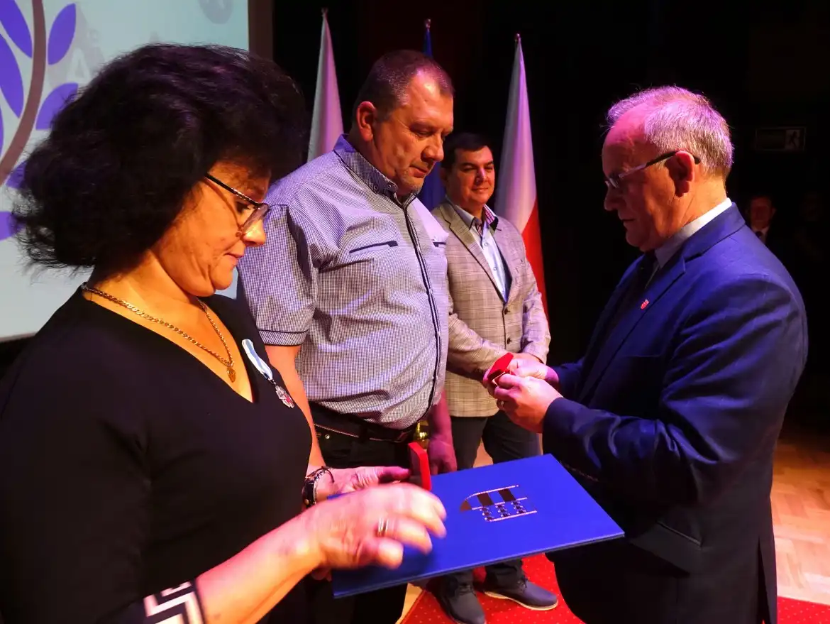 Sztandar HDK 'ADMA' w Grybowie poświęcony. Wyróżnienia dla krwiodawców