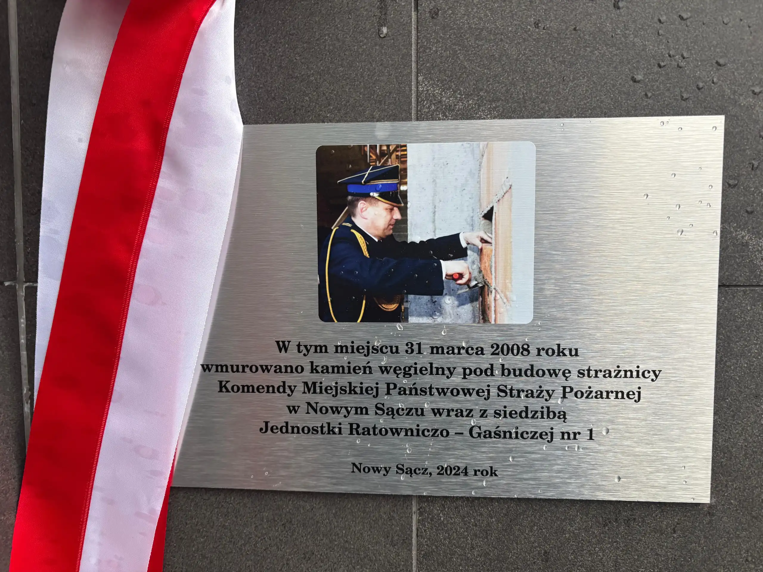 Strażacy w Nowym Sączu. Wigilijna uroczystość i odsłonięcie tablicy pamiątkowej