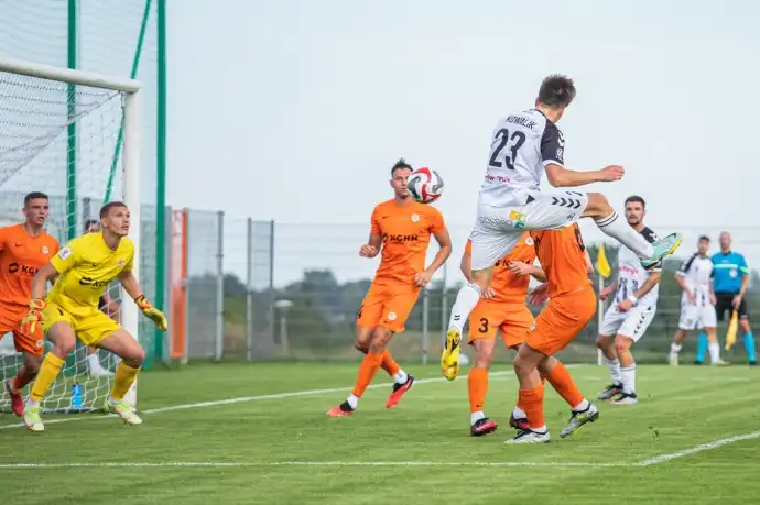 W meczu 4. kolejki II ligi Sandecja zmierzyła się z rezerwami Zagłębia Lubin. Lepsi okazali się rywale