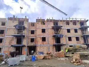 Trwa budowa nowoczesnych bloków z mieszkaniami w Starym Sączu
