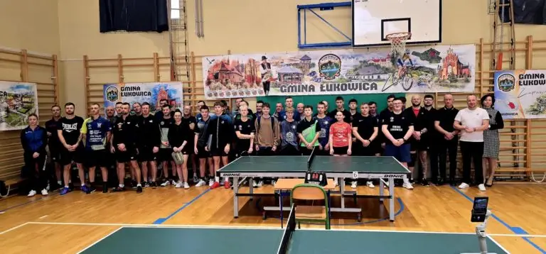 Turniej w tenisie stołowym w Łukowicy: puchary, emocje i jubileuszowa atmosfera