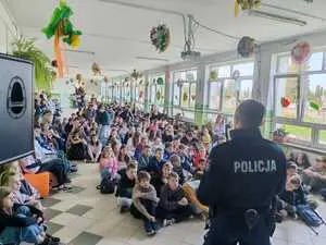 Kibicowanie z klasą. Policja edukuje młodzież w Gorlicach