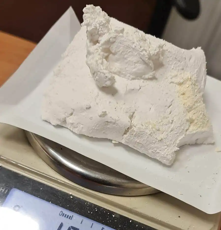 Duże ilości narkotyków w mieszkaniu u 27-latka z Sądecczyzny