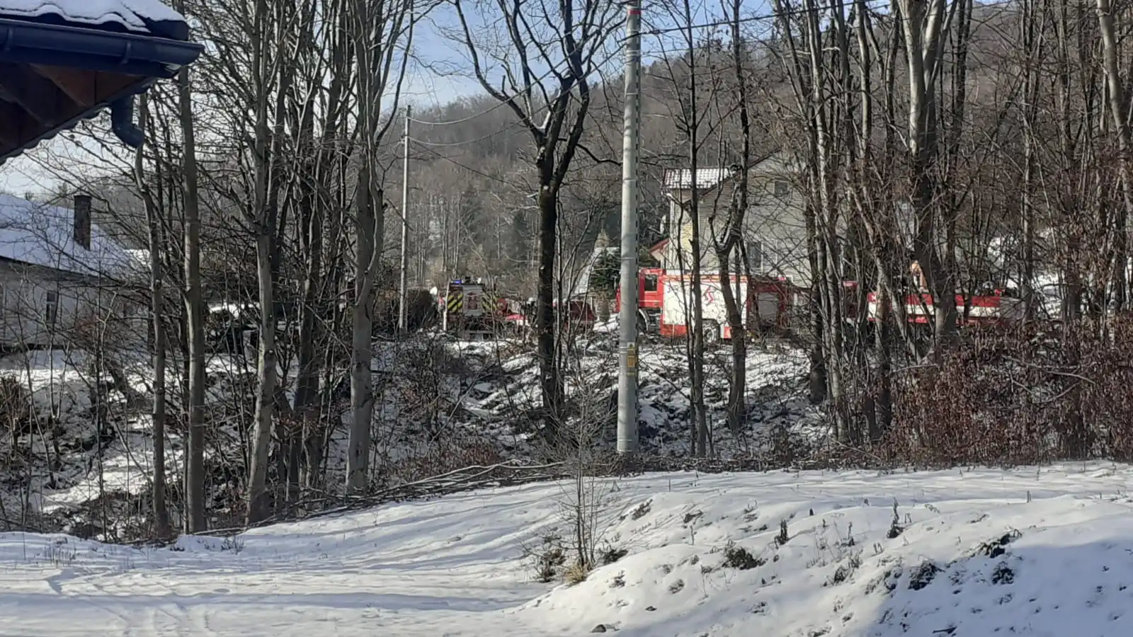 Wola Kosnowa: W budynku gospodarczym wybuchł pożar. Zagrożony rozprzestrzenieniem ognia był dom