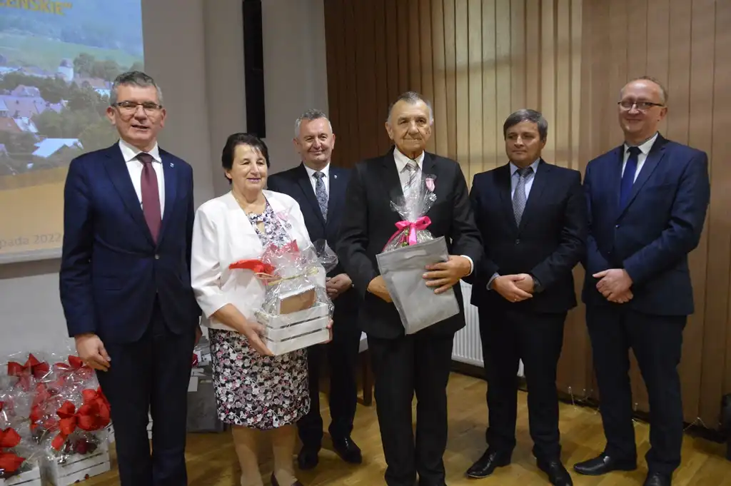 Małżeństwa z długoletnim stażem otrzymały medale od Prezydenta RP. Wśród nich pary z Gminy Stary Sącz