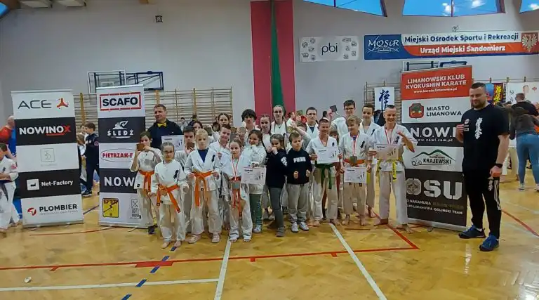 Limanowski Klub z medalami na Otwartym Turnieju Karate Sendomiria Cup 2022 w Sandomierzu
