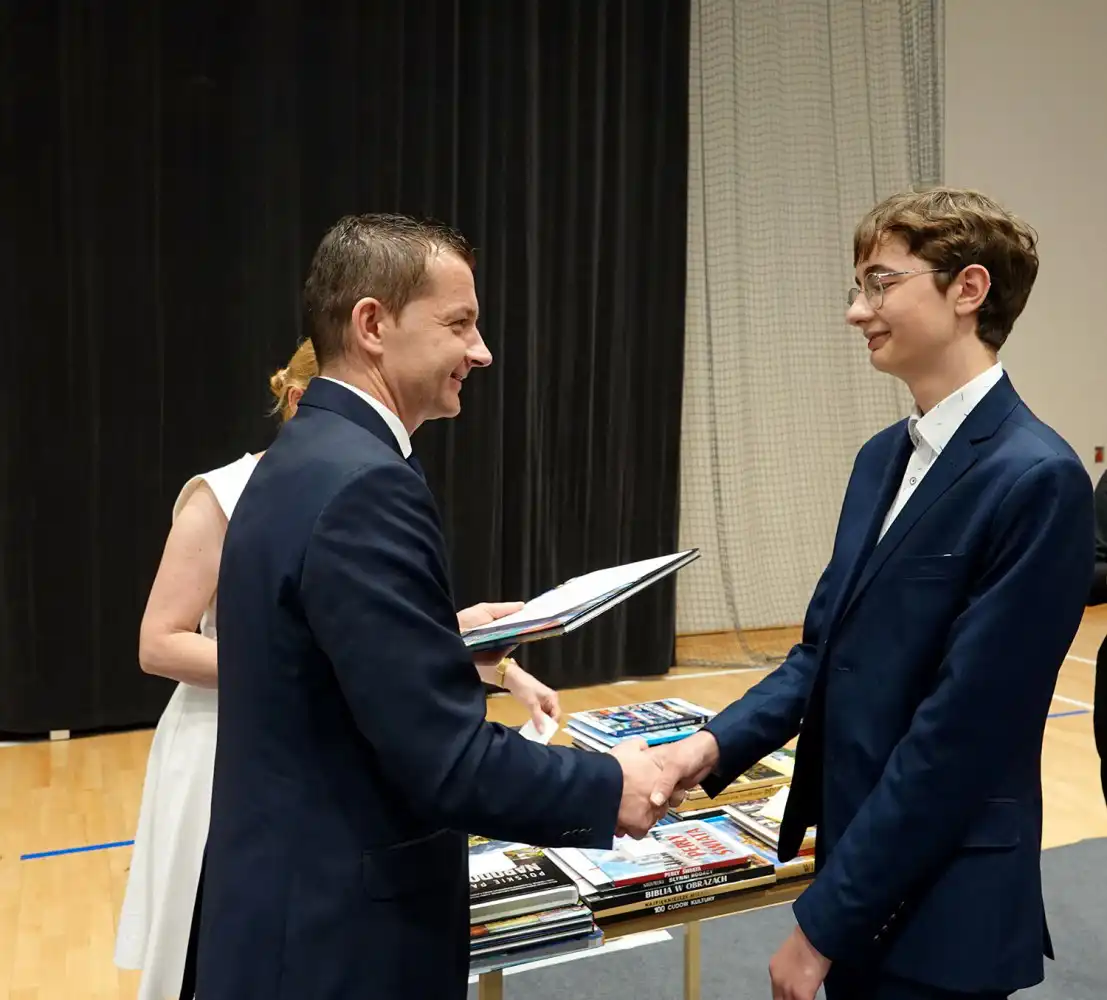 W szkołach powiatowych odbyło się uroczyste zakończenie roku szkolnego