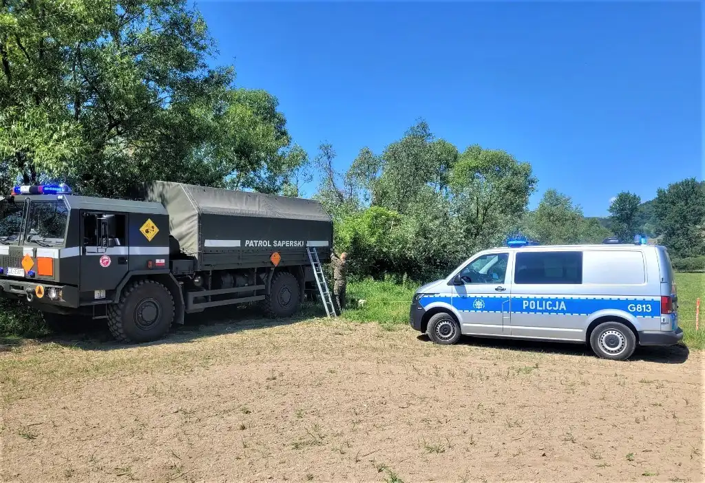 Niewybuch w korycie Dunajca, na miejsce skierowano saperów z Krakowa