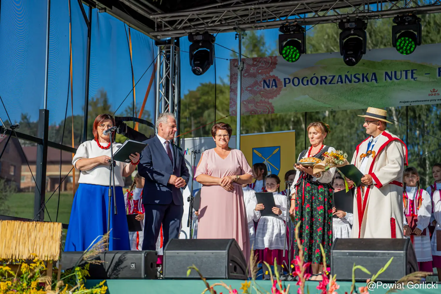 Dziewięć wieńców i symboliczny bochen chleba. Tak Moszczenica świętowała dożynki