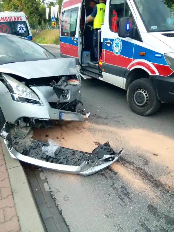 Wypadek w Nowym Sączu. Zderzyły się dwa samochody osobowe