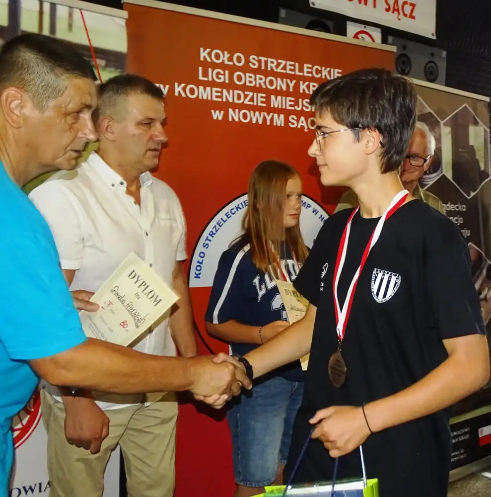 Medale, puchary i słodkości dla najlepszych strzelców