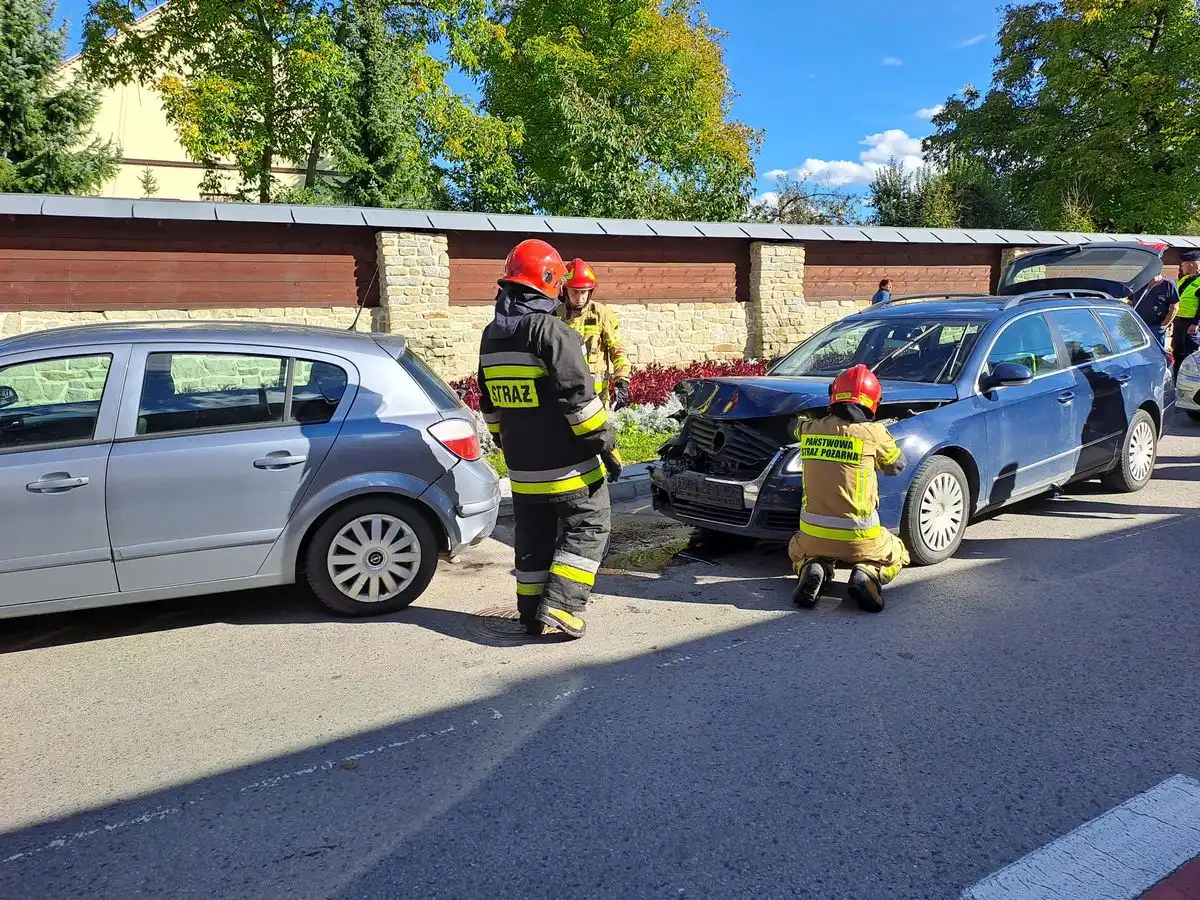 Wypadek w Starym Sączu. Zderzyły się dwa samochody osobowe