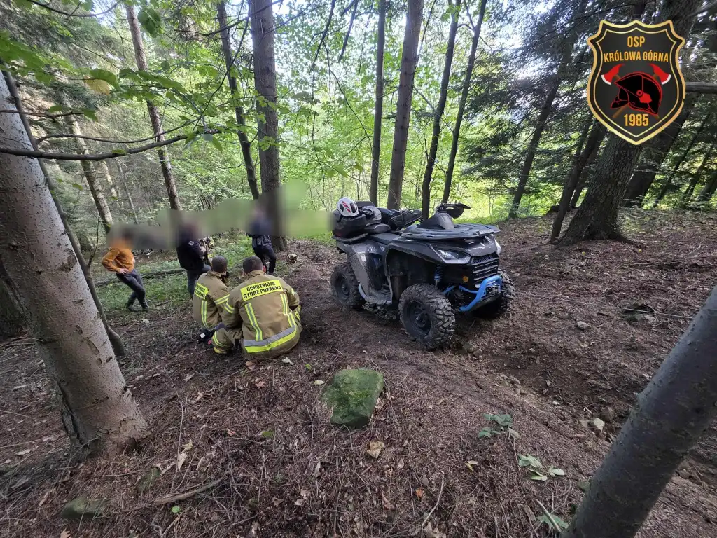Wypadek quada i pożar garażu. Strażacy w akcji