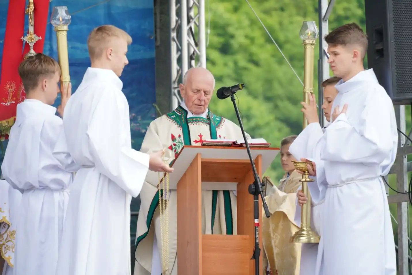 Uroczysta Msza święta regionalna w oprawie góralsko-lachowskiej w Jazowsku