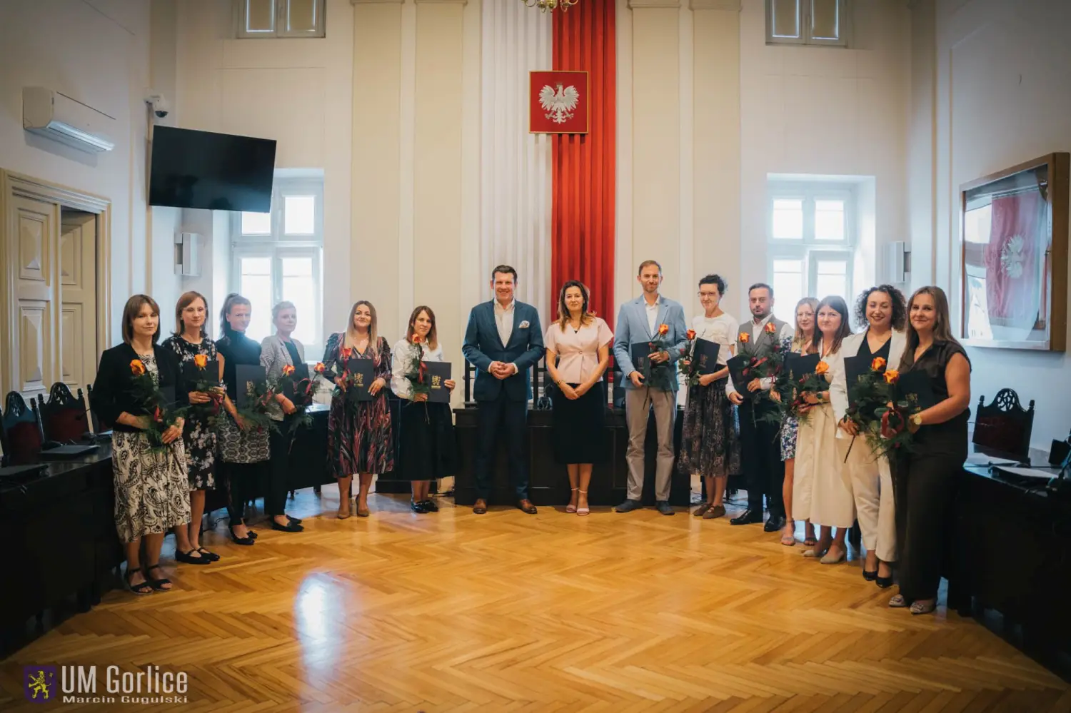 Burmistrz wręczył awanse nauczycielom. 13 pedagogów zyskało nowy stopień