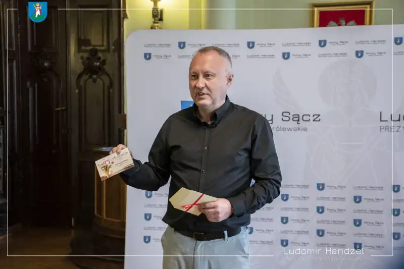 Nowy Sącz: Angaże dla osób pełniących funkcję rodziny zastępczej oraz osób prowadzących Rodzinne Domy Dziecka