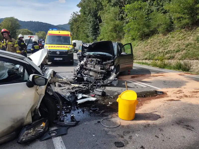 Kurów. Zderzenie czterech samochodów. Trzy osoby w szpitalu