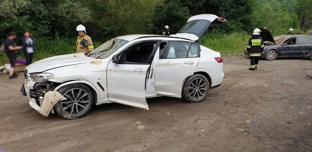 Wybuch gazu w Zabrzeży. Jedna osoba w szpitalu, dwa auta uszkodzone