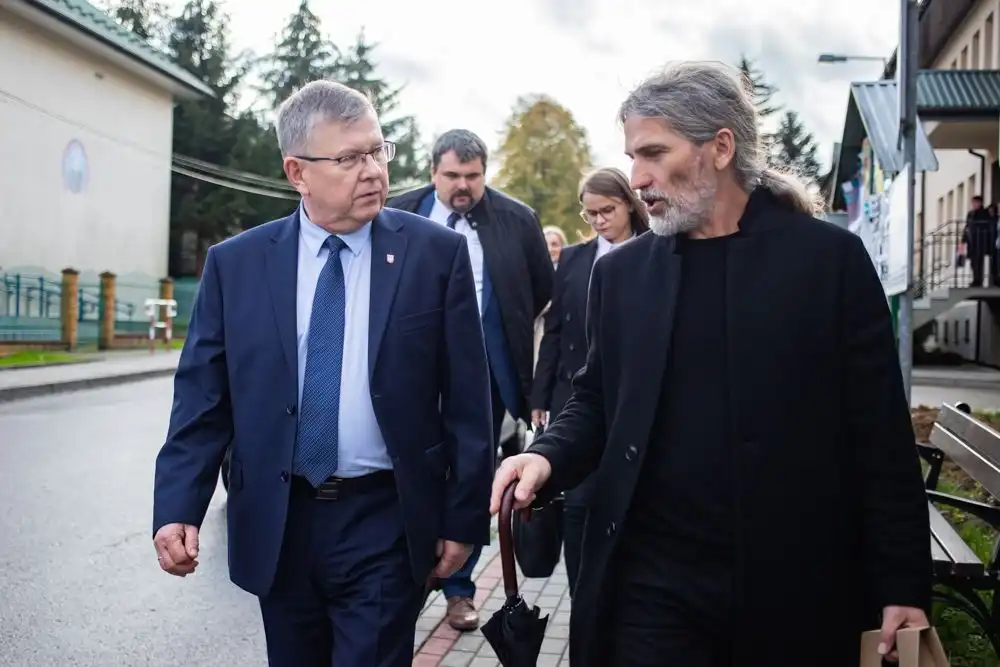 Marszałek Witold Kozłowski wizytował podgorlicką gminę Moszczenica