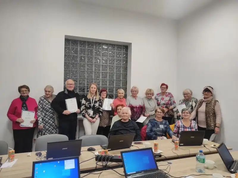 Nowosądeccy seniorzy poznali funkcjonowanie social mediów