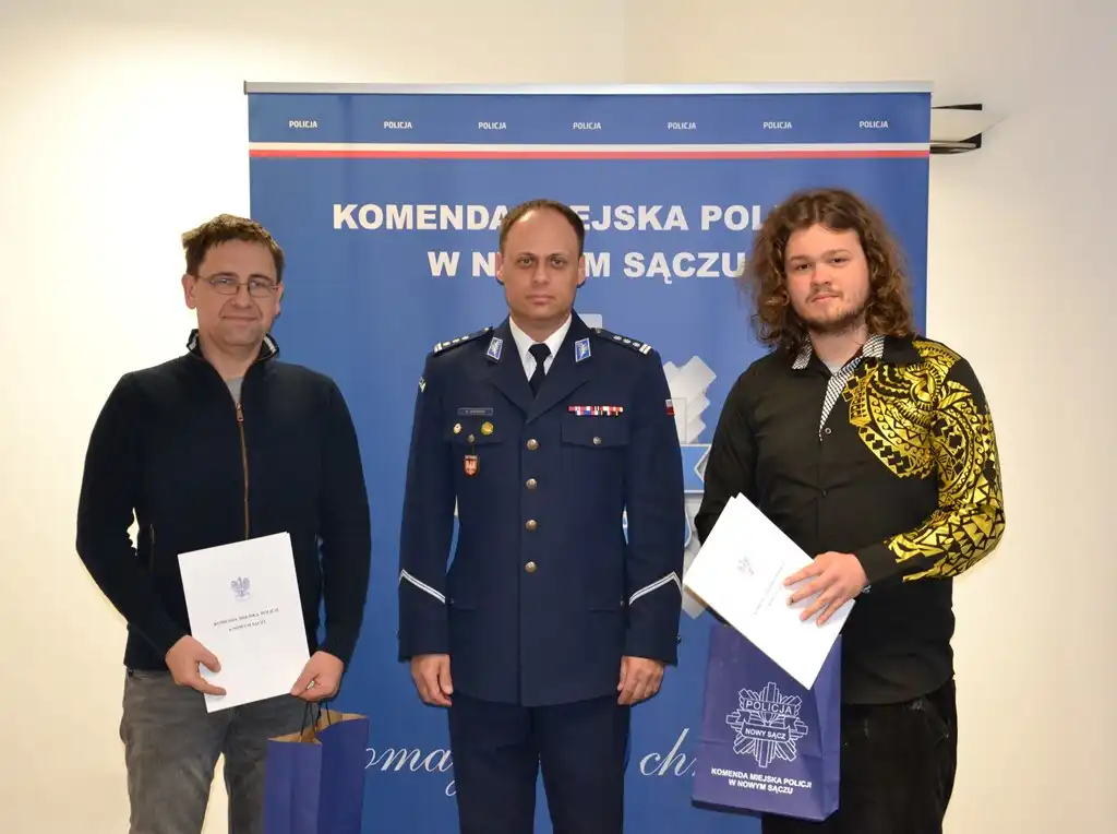 Udzielili pierwszej pomocy kierującemu który stracił przytomność. Podziękował im Komendant