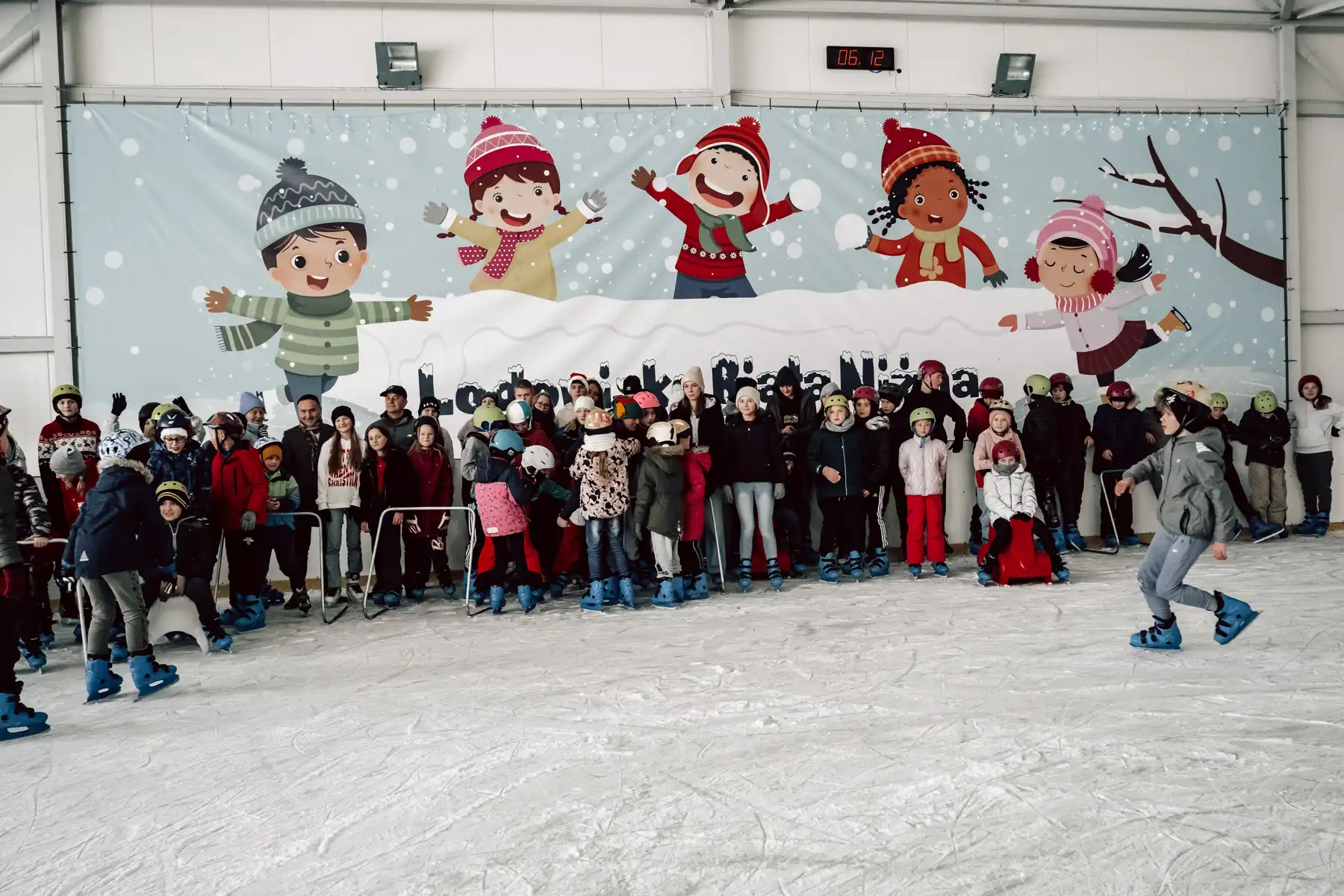Mikołajki na lodzie. Świąteczna zabawa dla dzieci w Białej Niżnej