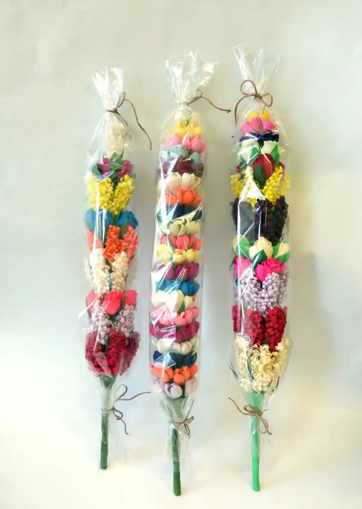 W Zakładzie Aktywności Zawodowej w Nawojowej powstają palmy, świąteczne zajączki i wiele ozdób