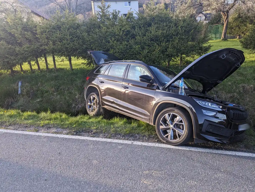 Wypadek w Binczarowej. Zderzyły się dwa auta osobowe