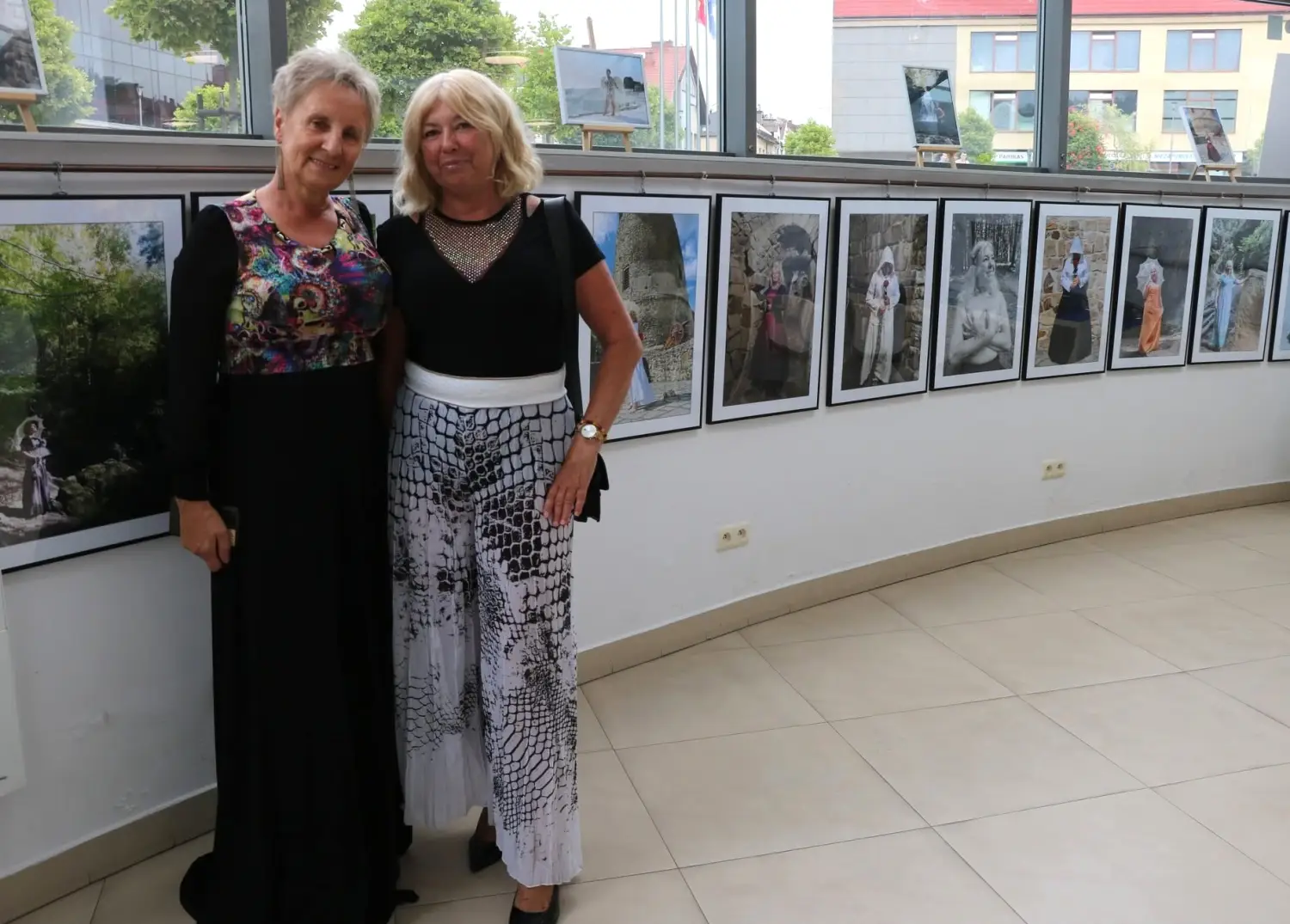 Nowa wystawa w Limanowej. Dwie artystki połączyły fotografię z pięknem lokalnych plenerów
