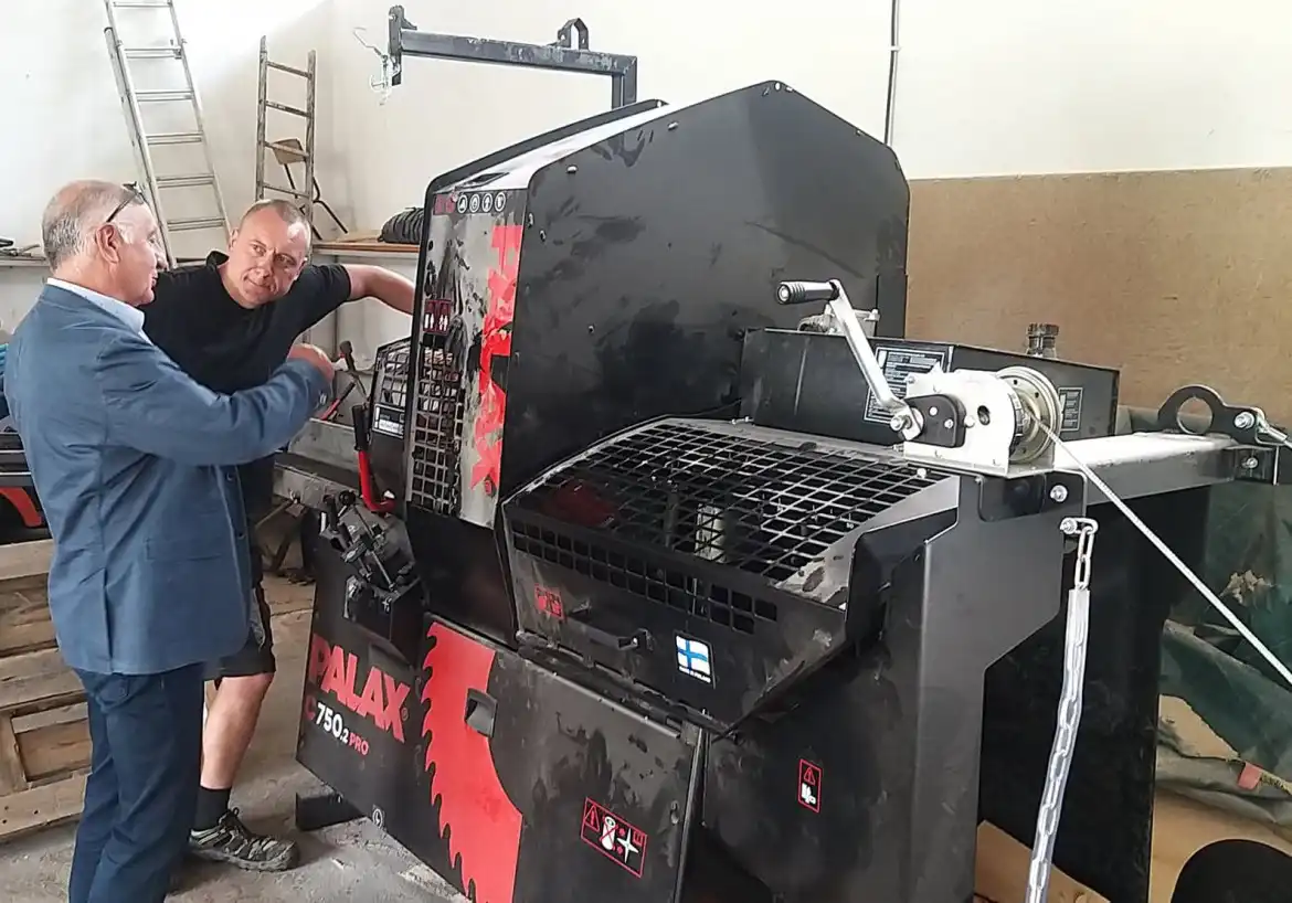 Dzięki wsparciu Powiatu PZAZ w Nawojowej wyprodukuje więcej drewna opałowego