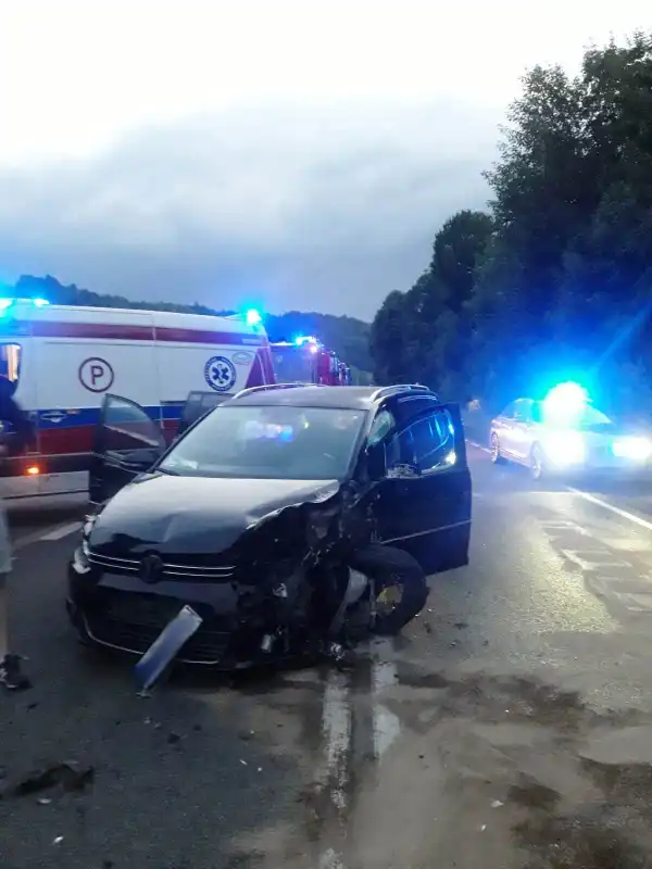 Kraksa w Barcicach. Zderzyły się dwie osobówki