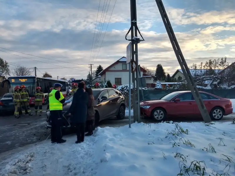 Kolizja trzech samochodów osobowych na ul. Radzieckiej w Nowym Sączu
