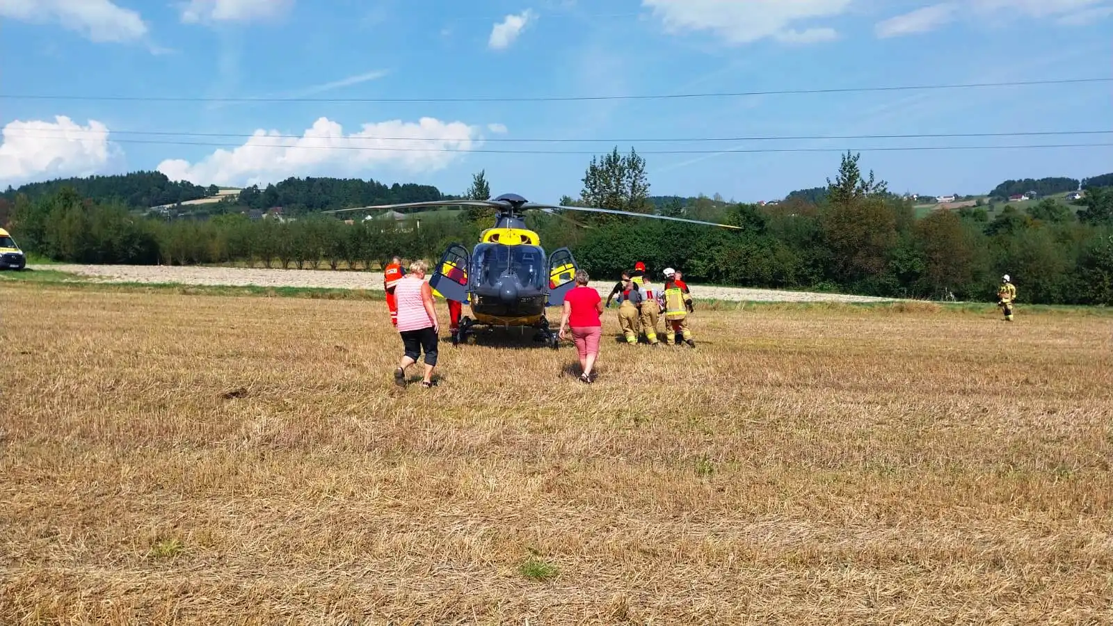 Brzezna: wypadek przy pracach polowych. Na miejsce wezwano śmigłowiec LPR