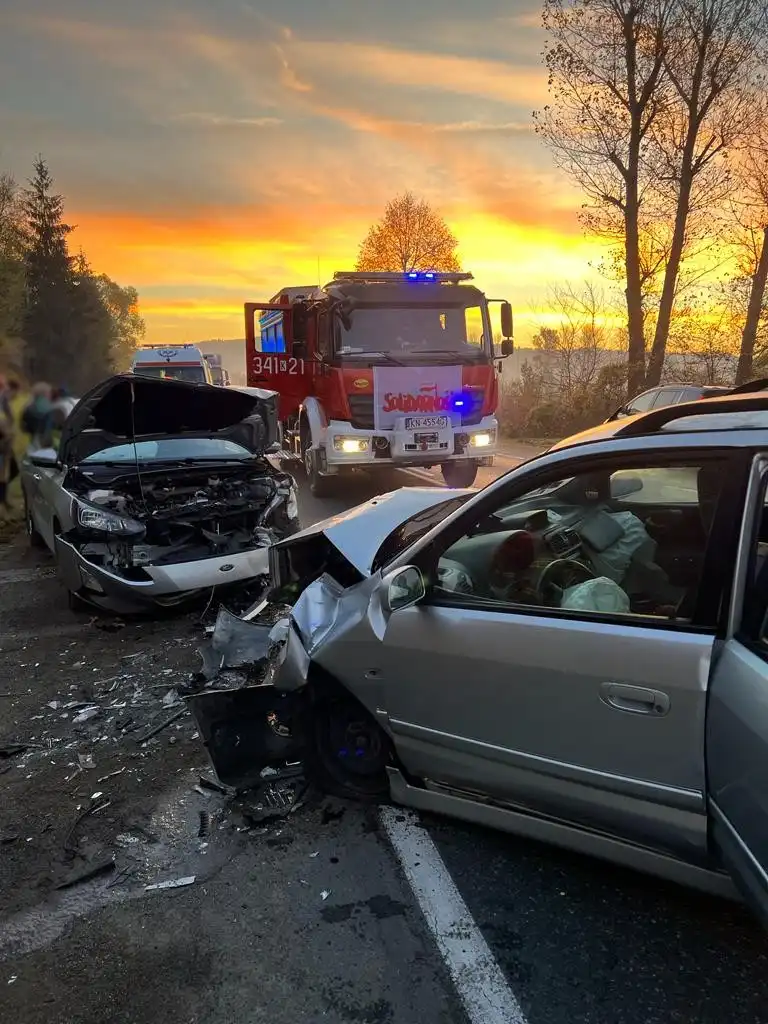 Wypadek w Kurowie. Dwie osoby poszkodowane