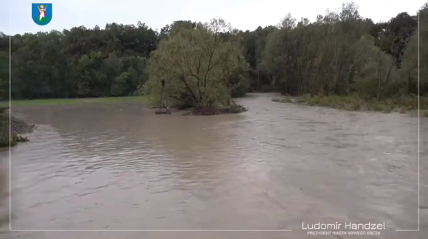 Nowy Sącz: wylał Potok Łubinka. Mieszkańcy mogą zgłaszać szkody do Miejskiego Centrum Zarządzania Kryzysowego