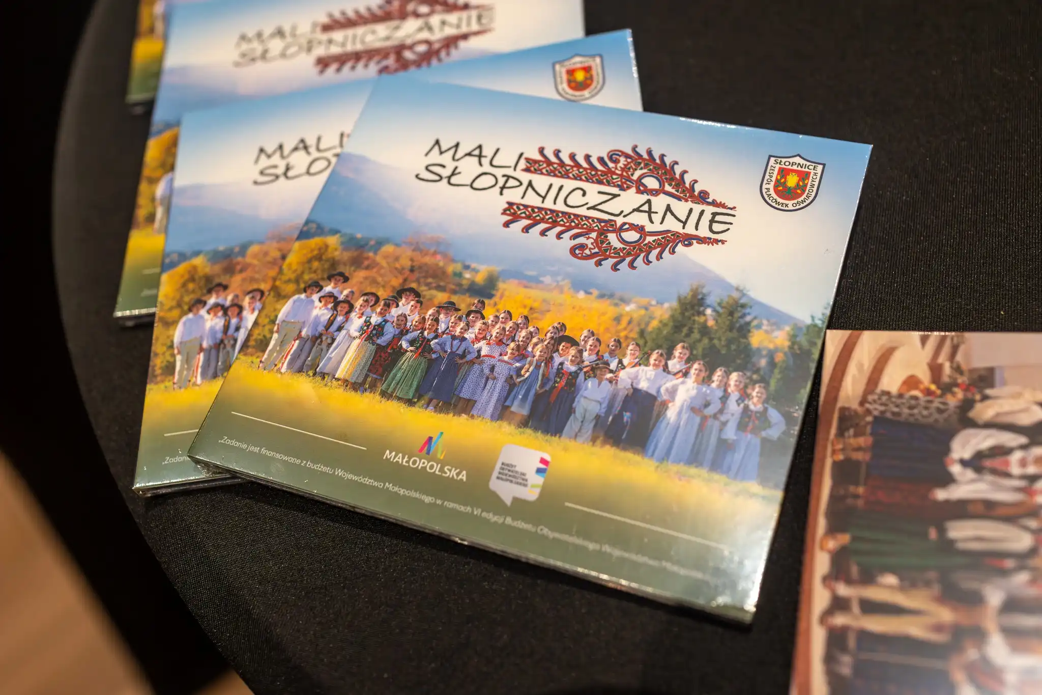 „Otwórz okno na kulturę!”. Nowe płyty z muzyką regionalną w Gminie Słopnice
