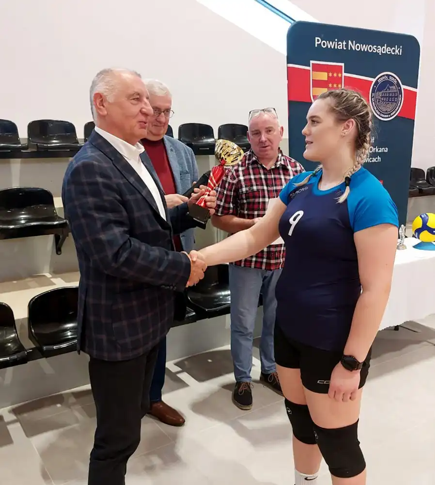 Licealistki ze Starego Sącza najlepsze w siatkówce