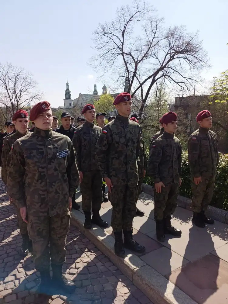 Uczniowie Zespołu Szkół w Marcinkowicach uczestniczyli w uroczystości patriotycznej w Krakowie