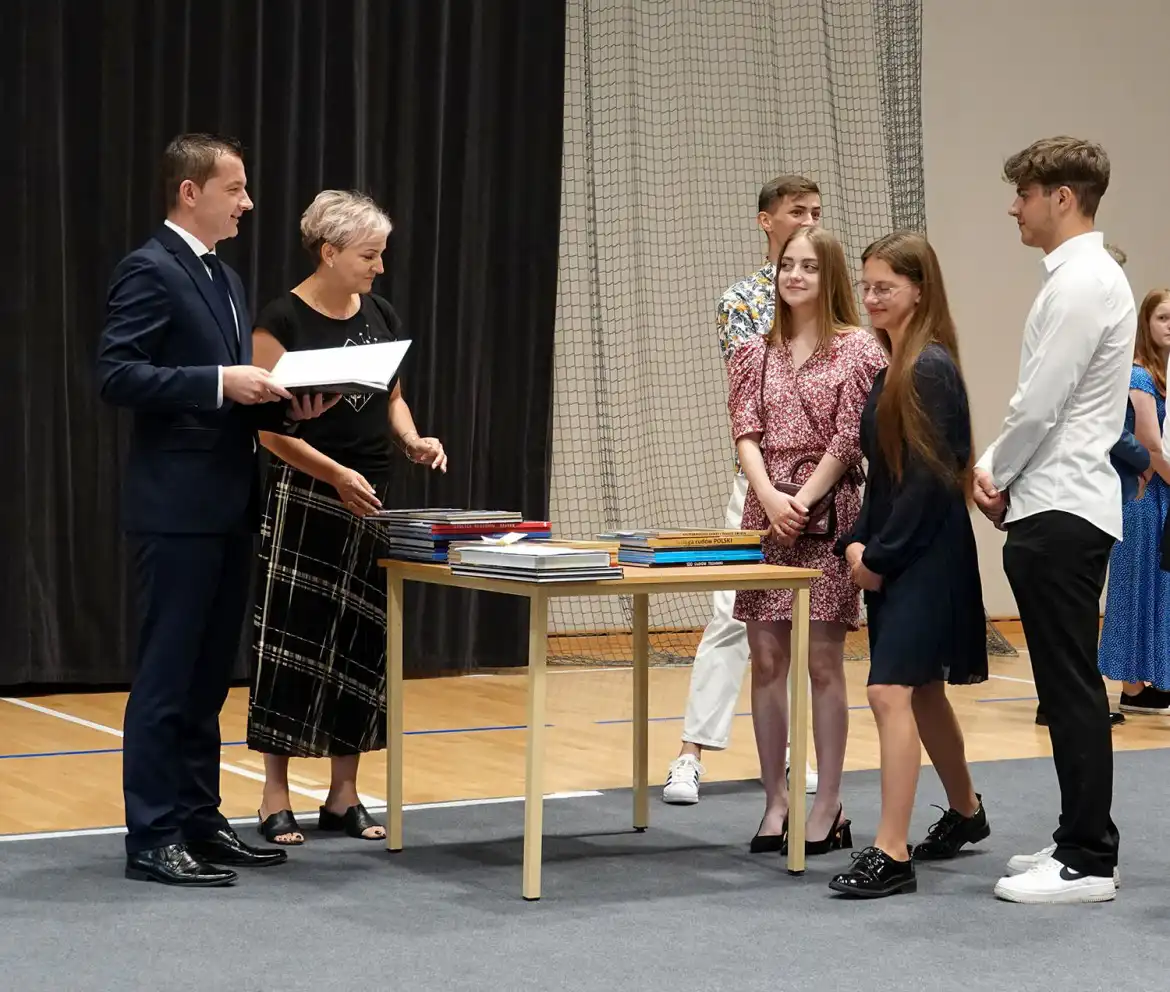 W szkołach powiatowych odbyło się uroczyste zakończenie roku szkolnego