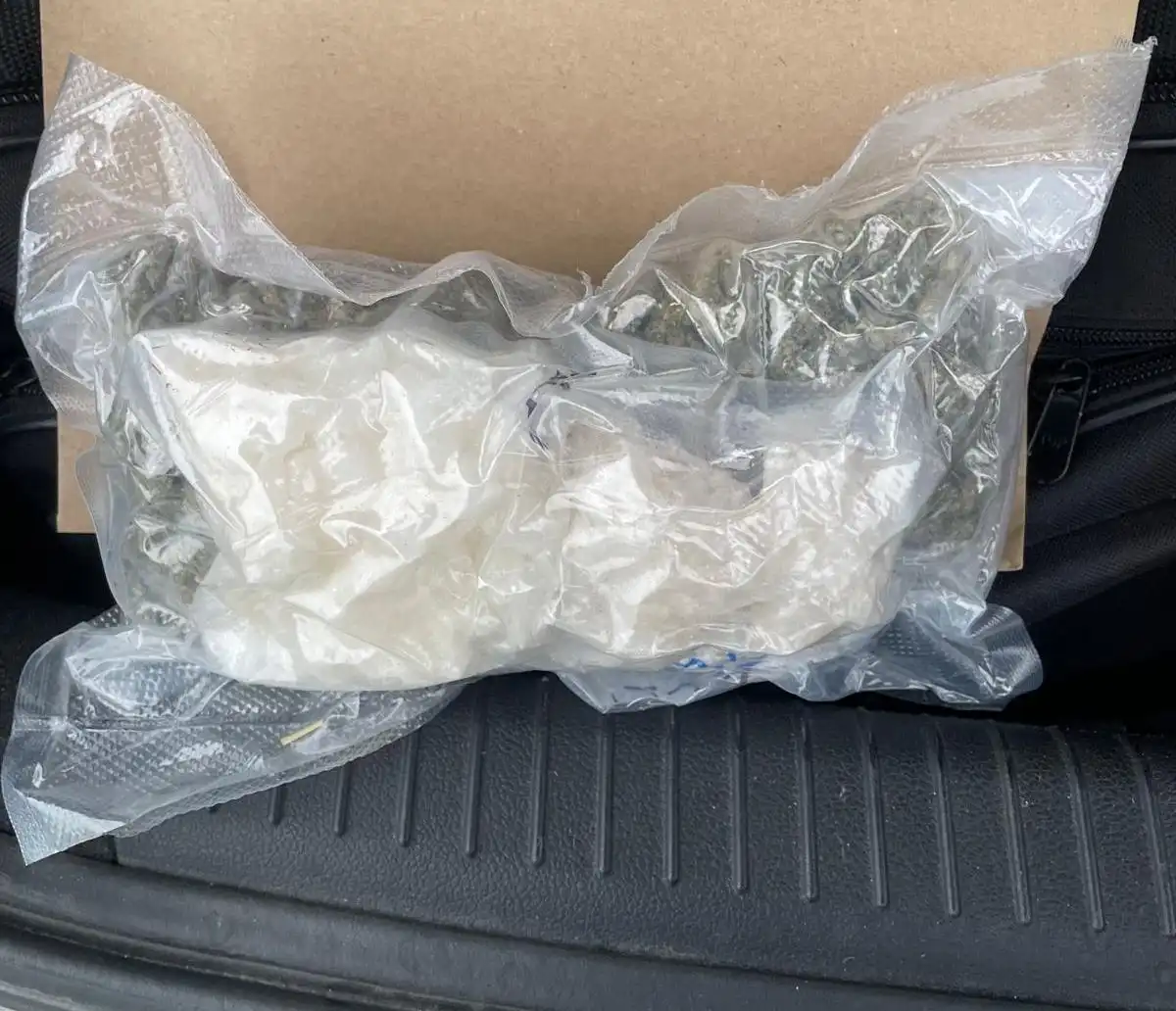 19-latek miał plantację i cały arsenał środków odurzających. Został zatrzymany