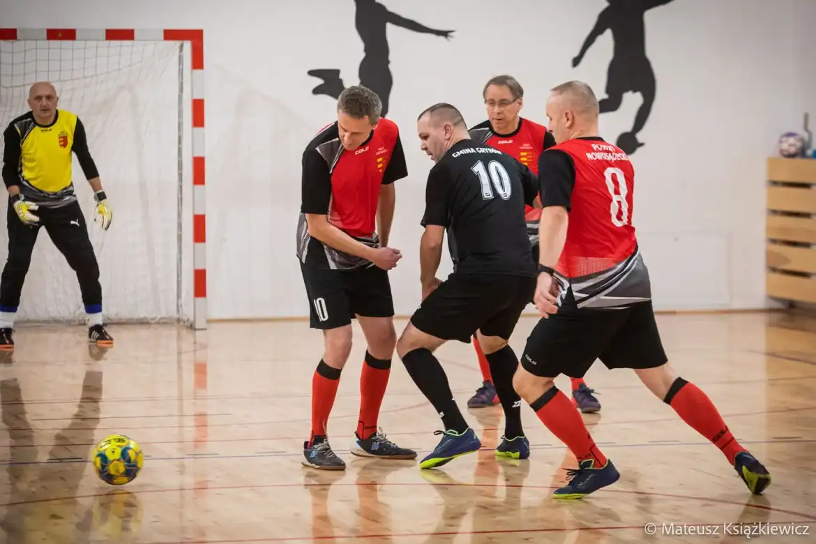 Samorządowcy walczyli w Binczarowej o puchar Starosty Nowosądeckiego