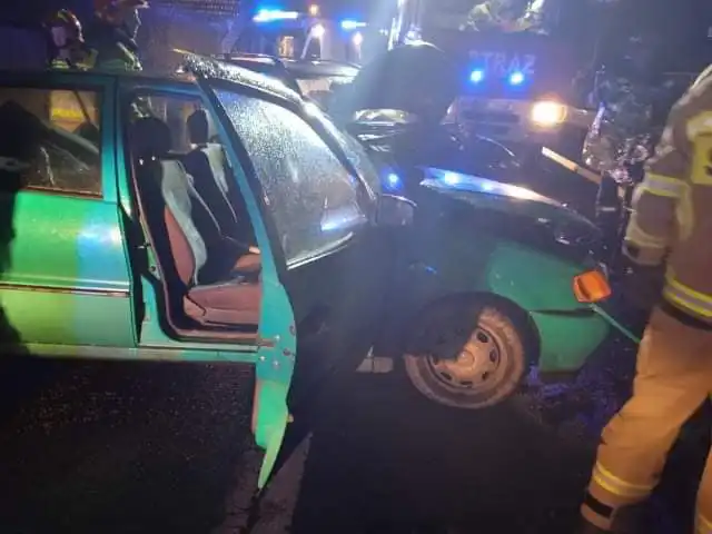 Wypadek w Kadczy. 2 osoby trafiły do szpitala