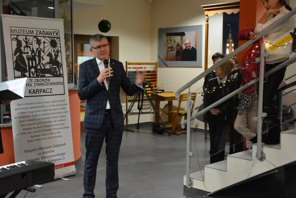 Ze Starego Sącza do Karpacza. Wystawa malarstwa współczesnego “ZNOWU/AGAIN Retrospekcja 1.0”