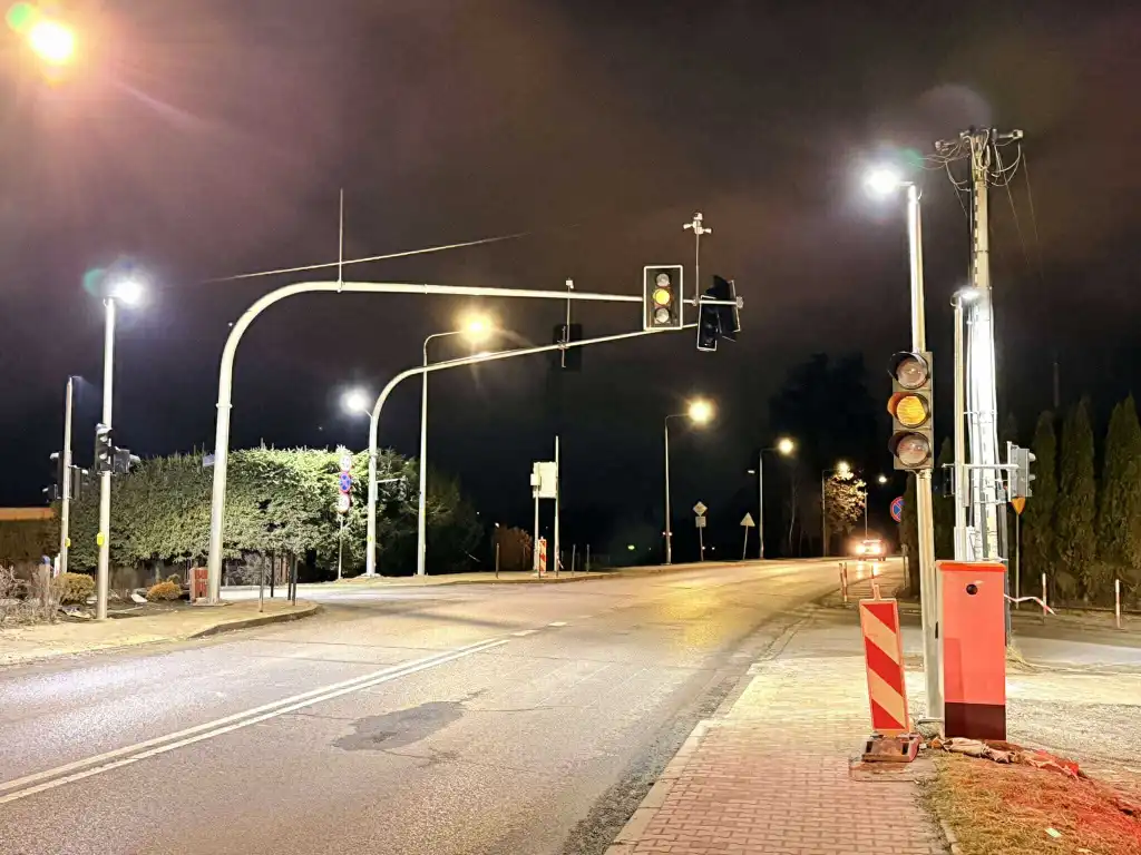 Bezpieczny wjazd na Nawojowską. Sygnalizacja świetlna już prawie gotowa