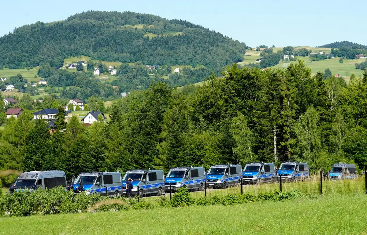 Tragiczny finał obławy w Starej Wsi. Sprawca podwójnego morderstwa nie żyje