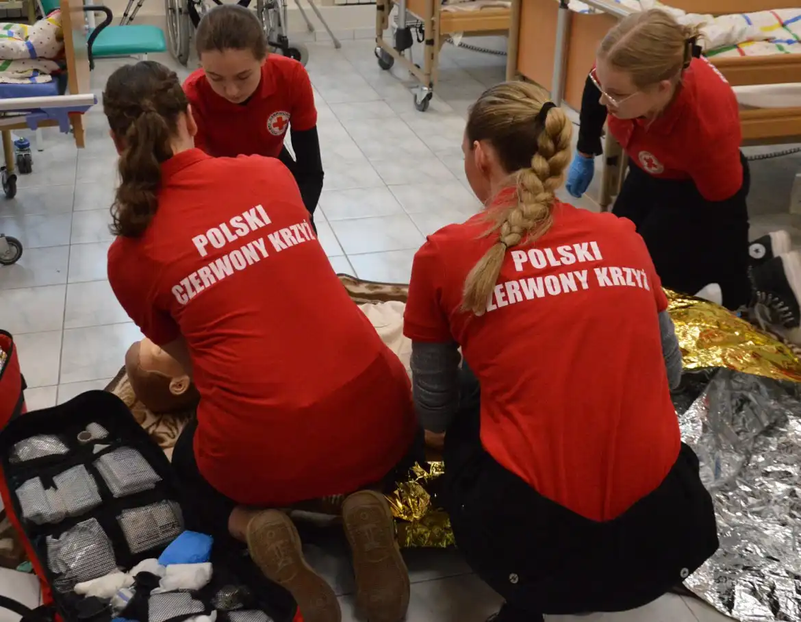 Uczniowie LO w Starym Sączu obronili tytuł Mistrza Powiatu w Mistrzostwach Pierwszej Pomocy