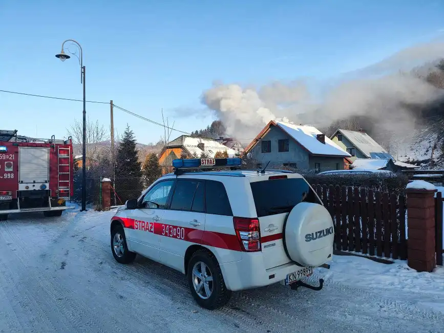 Powroźnik: pożar sadzy w kominie domu jednorodzinnego